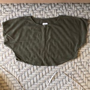 Jamie + the Jones - The blank canvas top in olive